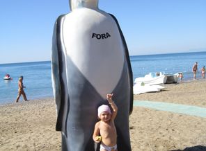 Душ...  приятно вдвойне, когда рядом с морем))))