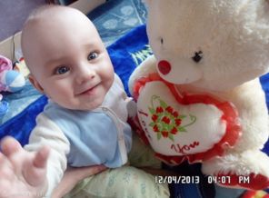 Это мишка, медвежонок мой дружок с самых пеленок! Ведь с ним можно поиграть вместе книжку почитать! А когда совсем устанешь на бочок и вместе спать.