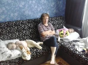 Каждому по игрушке и всем спать :)
