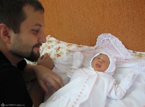 счастливый папа и маленькое чудо!)